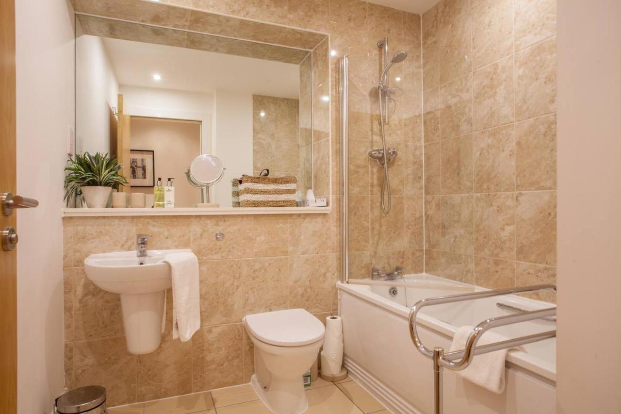 1 Bedroom Flat In The Heart Of Merchant City Glasgow Extérieur photo